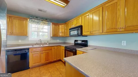 Kitchen - 2121 Alexis Dr, Claxton, GA 30417 photo 2 of 2