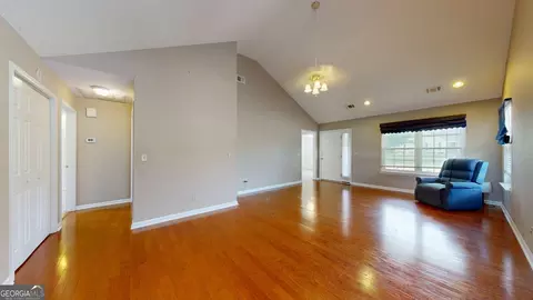 Living - 2121 Alexis Dr, Claxton, GA 30417 photo 3 of 5