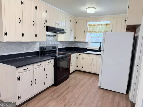 Kitchen - 105 Dogwood Dr, Lagrange, GA 30241 photo 4 of 7