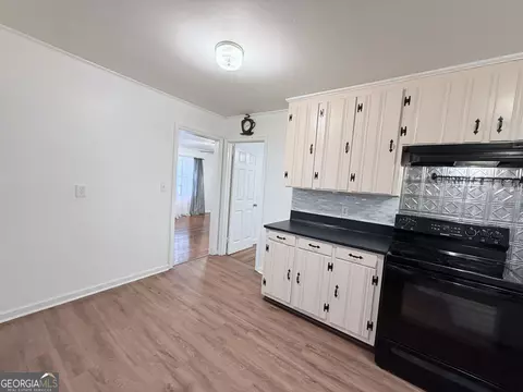 Kitchen - 105 Dogwood Dr, Lagrange, GA 30241 photo 6 of 7