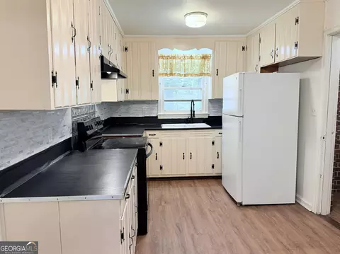 Kitchen - 105 Dogwood Dr, Lagrange, GA 30241 photo 1 of 7