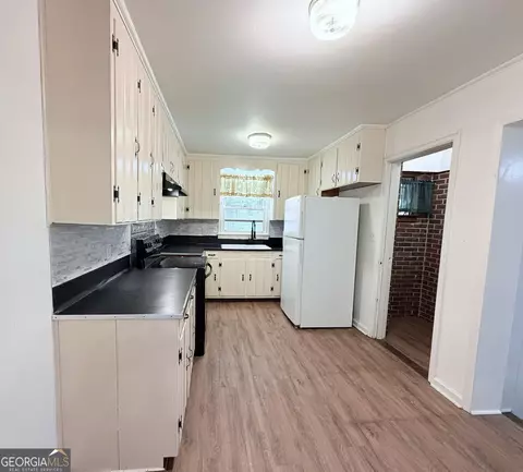Kitchen - 105 Dogwood Dr, Lagrange, GA 30241 photo 2 of 7