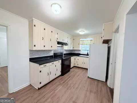 Kitchen - 105 Dogwood Dr, Lagrange, GA 30241 photo 3 of 7