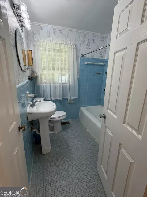 Bath - 105 Dogwood Dr, Lagrange, GA 30241 photo 1 of 3