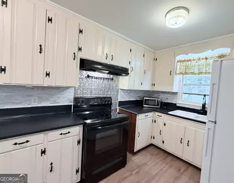 Kitchen - 105 Dogwood Dr, Lagrange, GA 30241 photo 7 of 7