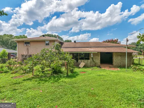 Exterior - 2026 Pinecrest Dr, Morrow, GA 30260 photo 7 of 9