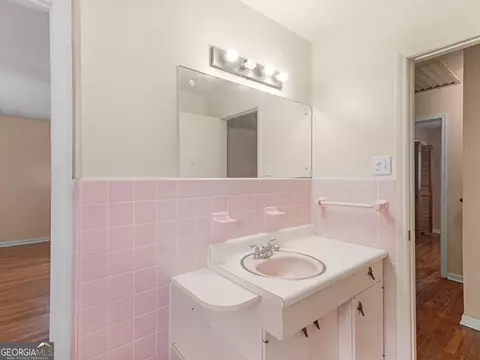 Bath - 2026 Pinecrest Dr, Morrow, GA 30260 photo 2 of 5