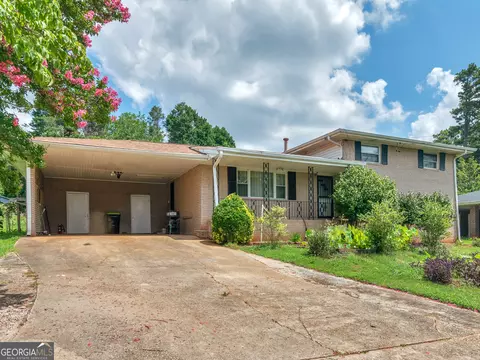 Exterior - 2026 Pinecrest Dr, Morrow, GA 30260 photo 2 of 9
