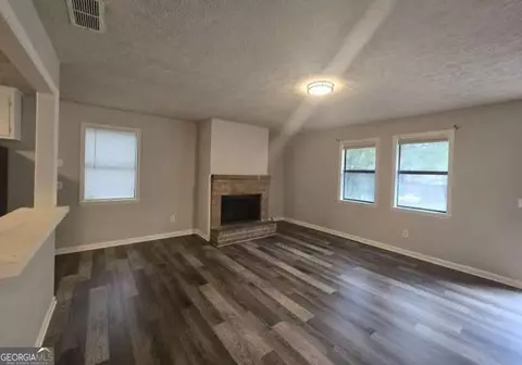 Living - 271 E Wright St, Winder, GA 30680 photo 2 of 3