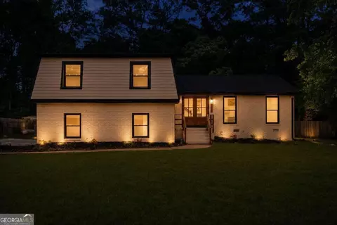 105 Lafayette Dr, Fayetteville, GA 30214