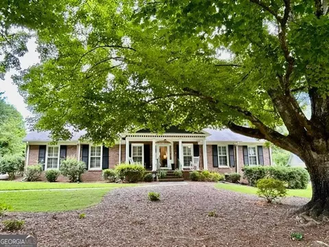 1116 Hilltop Dr, Griffin, GA 30224