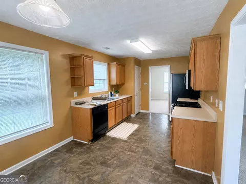 Kitchen - 127 Mabry Rd, Jackson, GA 30233 photo 1 of 1
