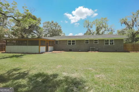 Exterior - 106 Pinehurst Dr, Blackshear, GA 31516 photo 8 of 9