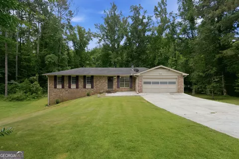 639 Cedrick Ln, Stone Mountain, GA 30087