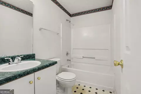 Bath - 11050 Pebble Brook Ct, Hampton, GA 30228 photo 3 of 4