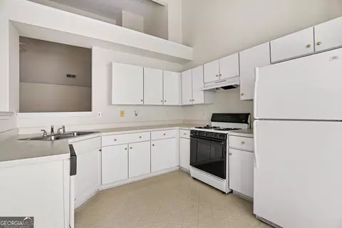 Kitchen - 11050 Pebble Brook Ct, Hampton, GA 30228 photo 2 of 2
