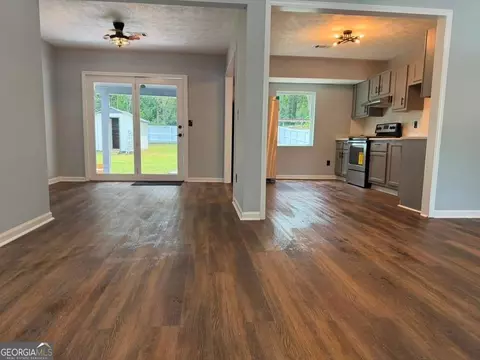 Living - 5602 Phillips Dr, Morrow, GA 30260 photo 2 of 4