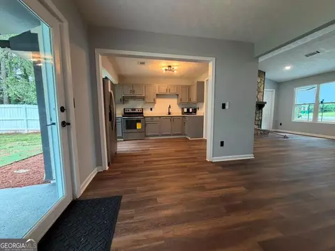 Entry Way - 5602 Phillips Dr, Morrow, GA 30260 photo 2 of 3