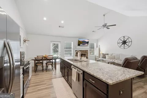 Kitchen - 100 Levi Trl, Nicholson, GA 30565 photo 2 of 2