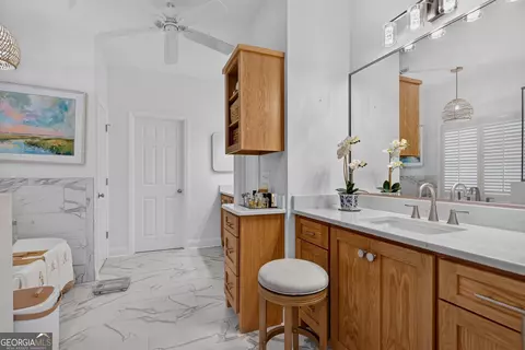 Bath - 1026 Riverside Dr, Lagrange, GA 30240 photo 1 of 8
