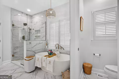 Bath - 1026 Riverside Dr, Lagrange, GA 30240 photo 2 of 8