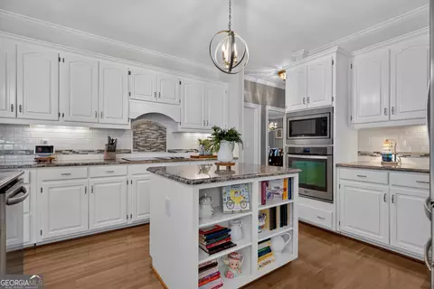 Kitchen - 1026 Riverside Dr, Lagrange, GA 30240 photo 3 of 4