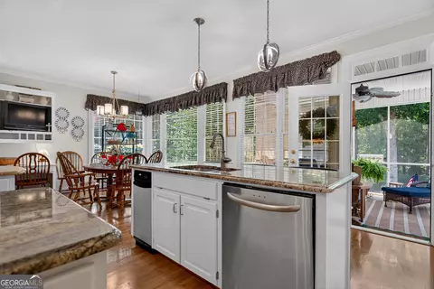 Kitchen - 1026 Riverside Dr, Lagrange, GA 30240 photo 4 of 4