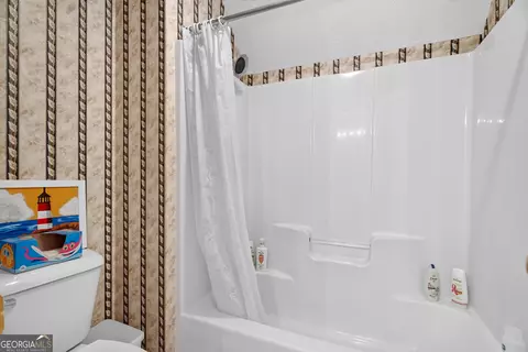 Bath - 1026 Riverside Dr, Lagrange, GA 30240 photo 6 of 8