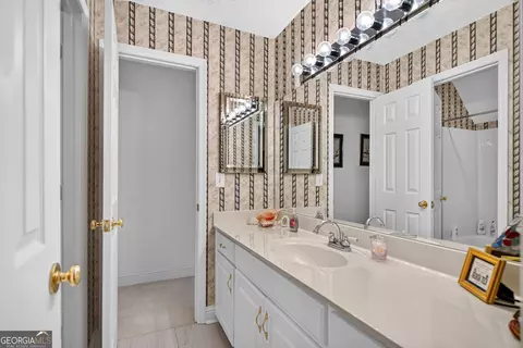 Bath - 1026 Riverside Dr, Lagrange, GA 30240 photo 5 of 8