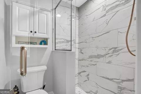 Bath - 1026 Riverside Dr, Lagrange, GA 30240 photo 7 of 8