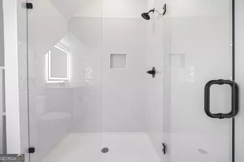 Bath - 410 Edgewater Trl, Toccoa, GA 30577 photo 6 of 6