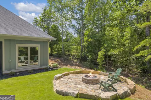 Exterior - 410 Edgewater Trl, Toccoa, GA 30577 photo 6 of 11