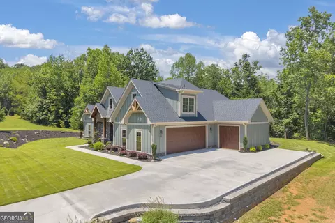Exterior - 410 Edgewater Trl, Toccoa, GA 30577 photo 4 of 11