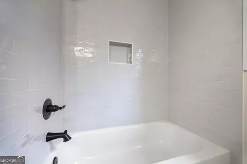 Bath - 410 Edgewater Trl, Toccoa, GA 30577 photo 4 of 6