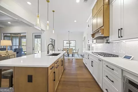 Kitchen - 410 Edgewater Trl, Toccoa, GA 30577 photo 6 of 7