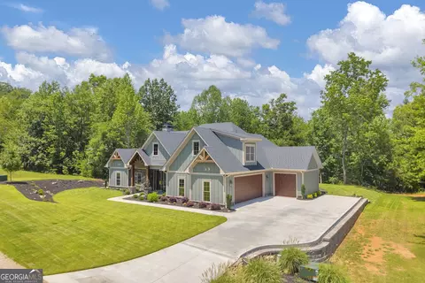Exterior - 410 Edgewater Trl, Toccoa, GA 30577 photo 3 of 11