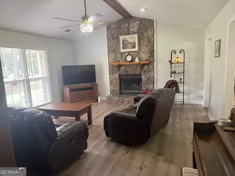 124 Greenbriar Trl, Lagrange, GA 30241 photo 3