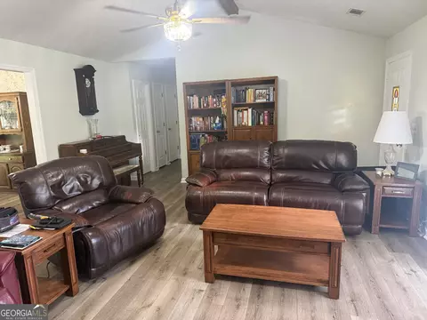 124 Greenbriar Trl, Lagrange, GA 30241 photo 2