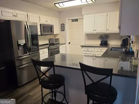 Kitchen - 109 Huntcliff Ct, Lagrange, GA 30240 photo 1 of 3