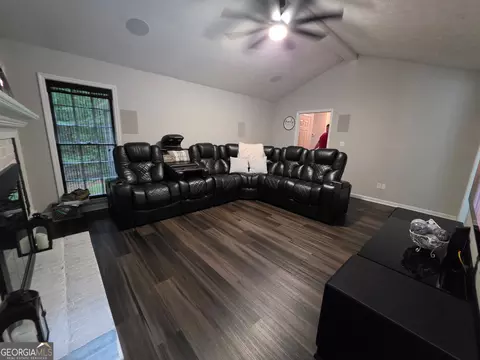 Living - 109 Huntcliff Ct, Lagrange, GA 30240 photo 1 of 2