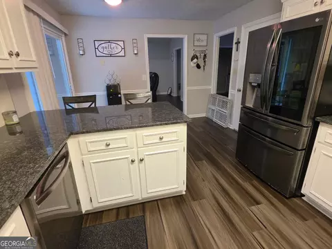 Kitchen - 109 Huntcliff Ct, Lagrange, GA 30240 photo 3 of 3
