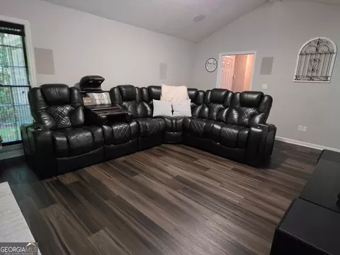 Living - 109 Huntcliff Ct, Lagrange, GA 30240 photo 2 of 2