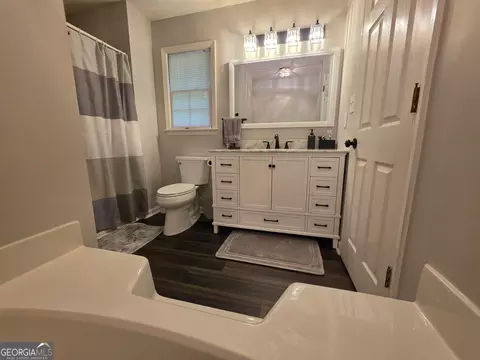 Bath - 109 Huntcliff Ct, Lagrange, GA 30240 photo 1 of 1
