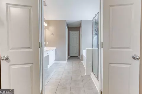 Entry Way - 1017 Panoramic Pointe NE, Buford, GA 30518 photo 12 of 15