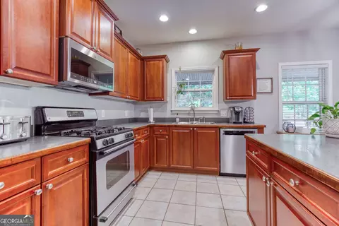 Kitchen - 1017 Panoramic Pointe NE, Buford, GA 30518 photo 5 of 6