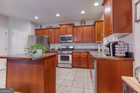 Kitchen - 1017 Panoramic Pointe NE, Buford, GA 30518 photo 4 of 6
