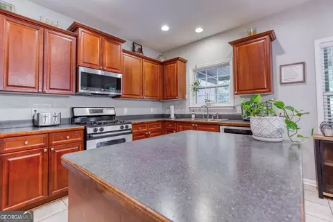 Kitchen - 1017 Panoramic Pointe NE, Buford, GA 30518 photo 3 of 6