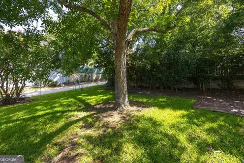 Exterior - 825 Maple St, Macon, GA 31201 photo 6 of 7