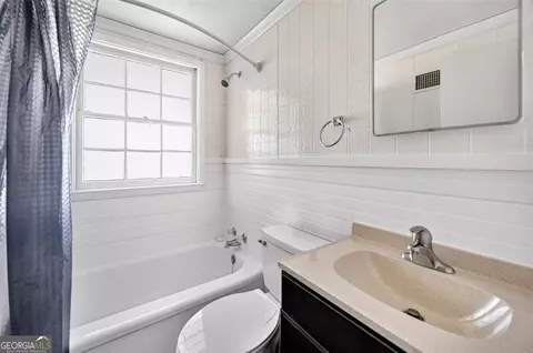 Bath - 825 Maple St, Macon, GA 31201 photo 2 of 2
