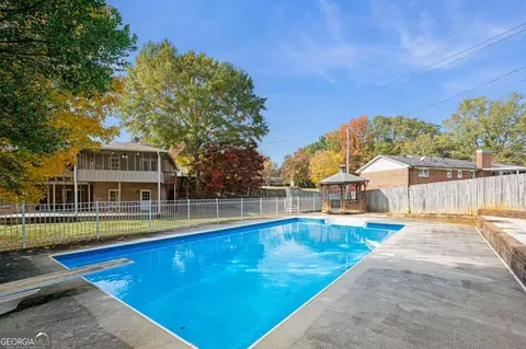 Exterior - 127 Windsor Dr, Calhoun, GA 30701 photo 7 of 12
